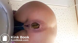 Huge dump from petite girl