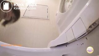 Sexy jap girl poops on toilet
