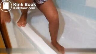 Blonde shitting and pissing inside the bathtub
