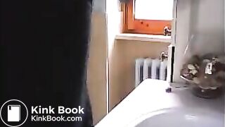 Blonde Camgirl tries her shit