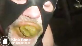 esclavos comiendo mierda