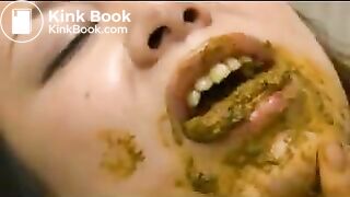 Asian Girl Loves Eating Her Shit