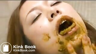 Asian Girl Loves Eating Her Shit