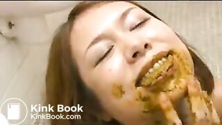 Asian Girl Loves Eating Her Shit