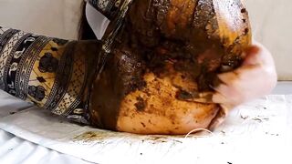 Shitting in Leggings