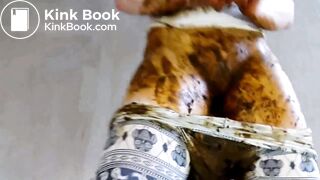 Shitting in Leggings