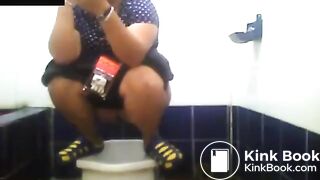 Mix of beautiful Asian pooping girls