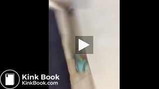 Girls pooping on the toliet - video 24