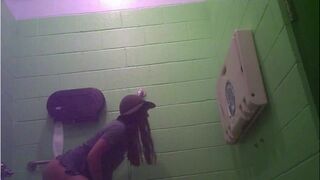 Girls pooping on the toliet - video 9