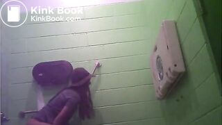 Girls pooping on the toliet - video 9