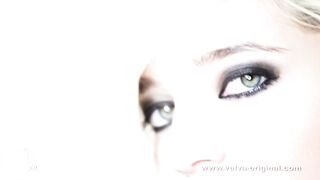 BLONDE TEEN SQUIRTS HER PUSSY JUICE IN BOTTLE AND SELLS FOR REAL!