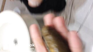 Woman poops perfect turd into her bf's hand