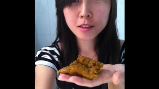 AMATEUR - Hot Chinese Girl Eats Her Shit 3!
