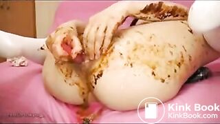 Jap babe shows her anal prolapse