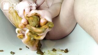 girl shit dildo and feet