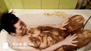 Матильда какает