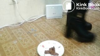 Girl eats her own shit in Japanese style