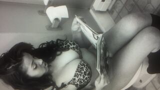 Black girl pooping - video 2