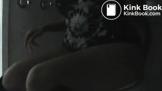 boazuda peituda caga no banheiro escuro