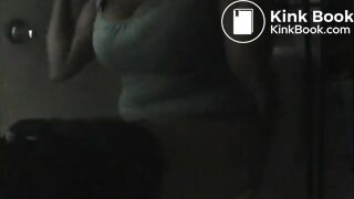 boazuda peituda caga no banheiro escuro