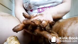 Cute German Girl Shits her Pantyhose