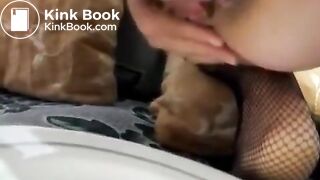 mom shits in front of daughter