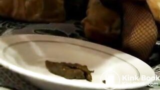 mom shits in front of daughter