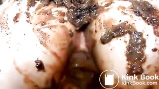 Girl fingers her friend while she shits