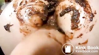 Girl fingers her friend while she shits