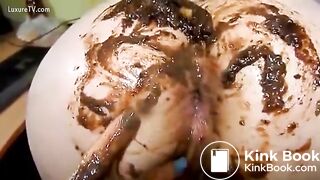 Girl fingers her friend while she shits