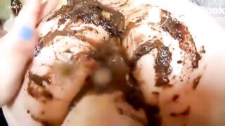 Girl fingers her friend while she shits