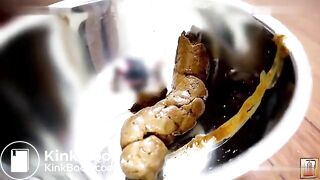 Gorgeous model flashes her large turd