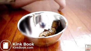 Gorgeous model flashes her large turd