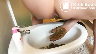 pierced pussy bbw shits in her hand