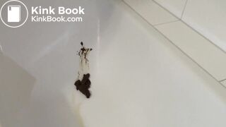 Blond pee shit in bathtub