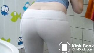 Shit her tight jeans