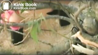 Shitting at the beach - video 2