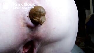 wife shitting - video 2