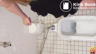 Japanese Girls goto bathroom