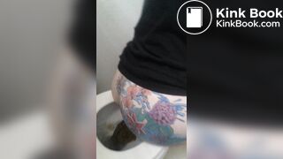 Tatoed woman take a big dump