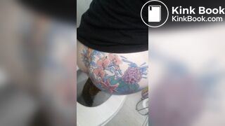 Tatoed woman take a big dump
