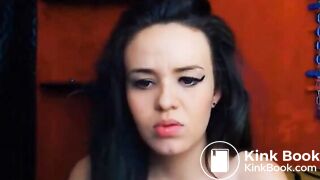 18yo babe scat, piss and vomit on webcam
