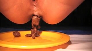 Chick is pooping on the plate