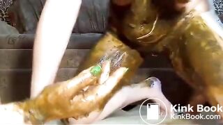 She is a gorgeous scat queen