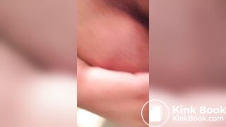 Nice size turd come out her ass