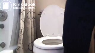 Plump brunette shits