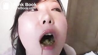 eating a shitty pissy diner from gf