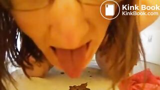 Thong shit - sexy babe pooping on doggy pose - scat smearing