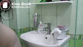 Girl needs to go on the potty