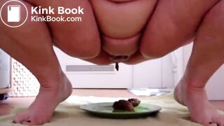 KINKY MATURE LADY SCAT PLAY